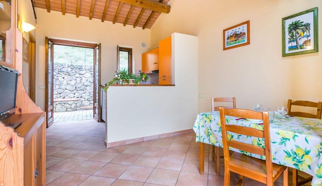 Nice apartment for 2 guests with WIFI, pool, terrace, pets allowed and panoramic view