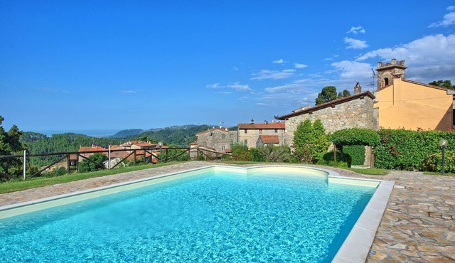 Nice apartment for 4 guests with WIFI, pool and TV, close to Viareggio