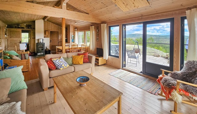 Nice home in Drangedal