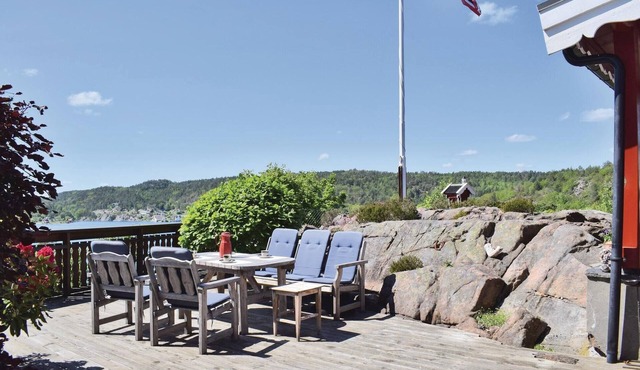 Nice home in Tvedestrand with house sea view