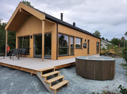 Nyoppført hytte med mulighet til å leie badestamp