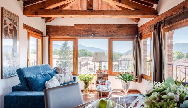 Panoramic penthouse with views and elevator in Lucca