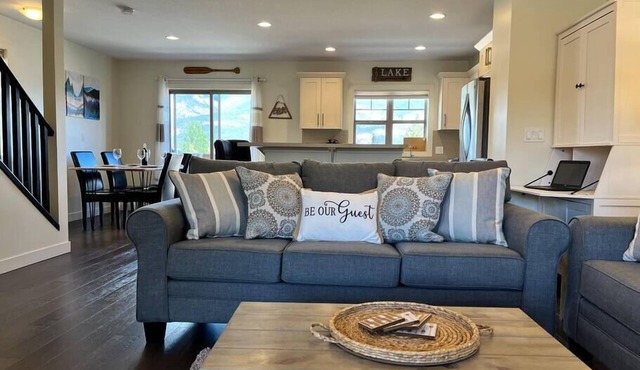Perfect Mt. View Townhouse | Garage | Deck | BBQ