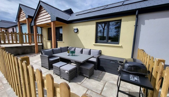 Pet Friendly Cottage with Sea Views
