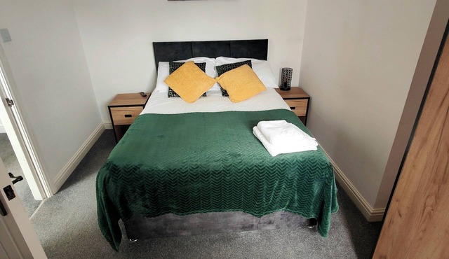 Pristine 2 bed flat, ideal for groups - sleeps 3