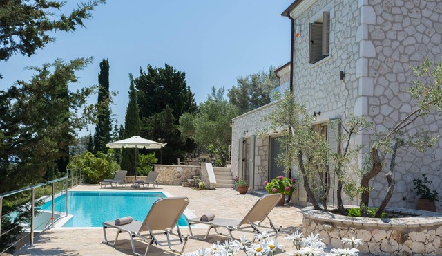 Private stone built villa, infinity pool, BBQ, nearby Agios Nikitas