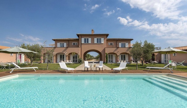 Private Villa with WIFI, A/C, private pool, TV, patio, panoramic view, close to Civitavecchia