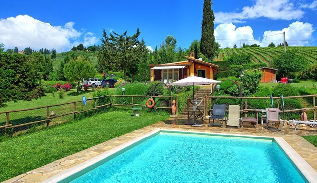 Private Villa with A/C, WIFI, private pool, TV, patio, panoramic view, close to San Gimignano