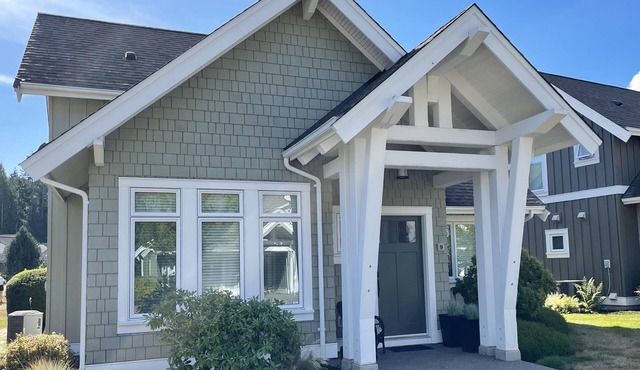 Qualicum Landing Beachside home