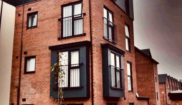 Relax & unwind in this cosy one-bedroom apartment in Barry’s popular dockside.