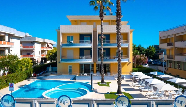 Residence Villarosa Pool and Beach