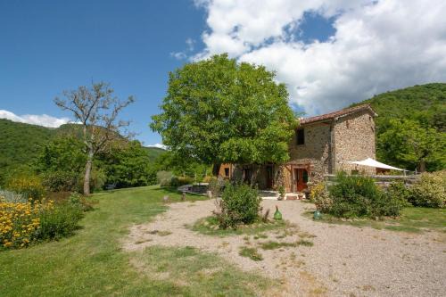 Romantic stone farmhouse studios with private terrace in beautiful Tuscany