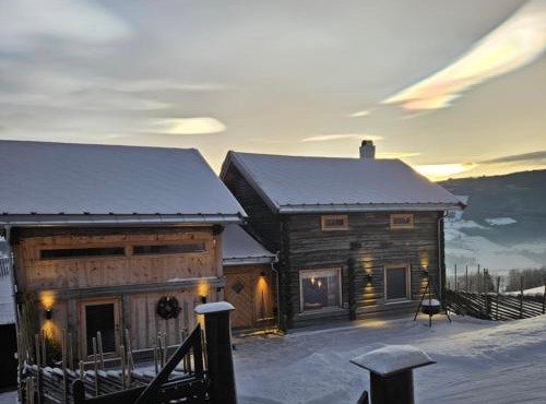 Rudland Gård - Unik gårdsovernatting i stabbur fra 1750