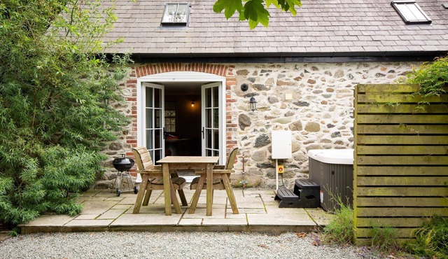 Rustic Couples Retreat | Hot Tub | Private Estate
