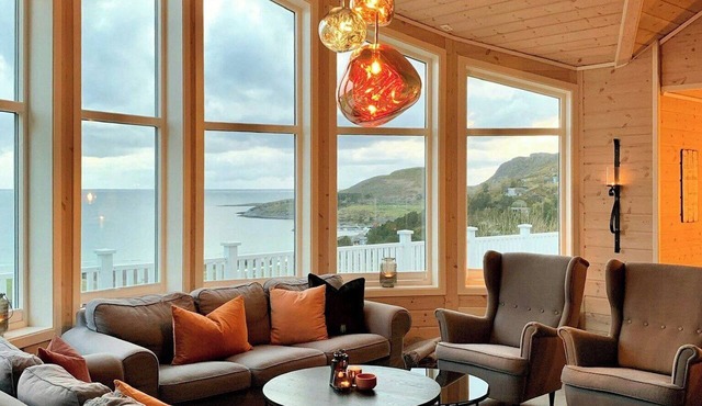 Sea views and beach life at Hosnastranda