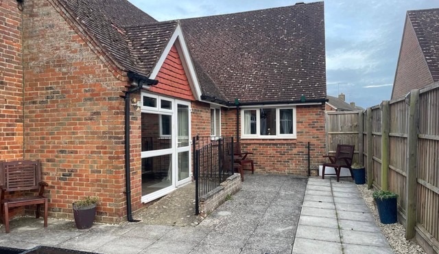Self contained large annexe just 15 mins from Stonehenge