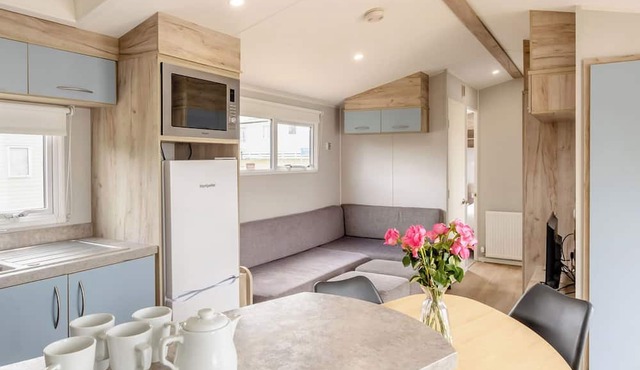 Silver 3 Bedroom Caravan, Sleeps 8
