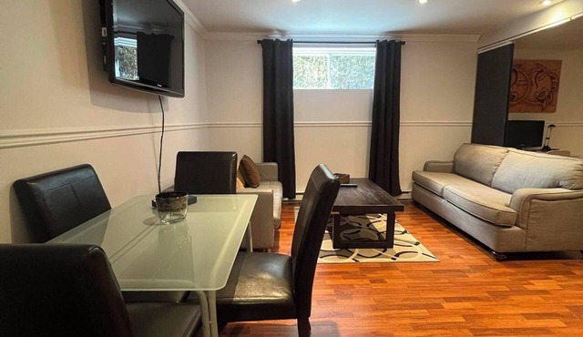 Sous-sol complet privé SDB, coin repas, Domaine Vert-Sud, Mirabel