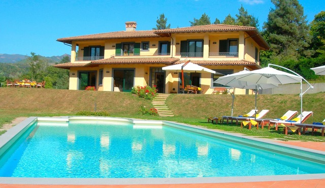 Spacious 7 bedroom, 8 bathroom villa, spa pool, walk to restaurants, great view.