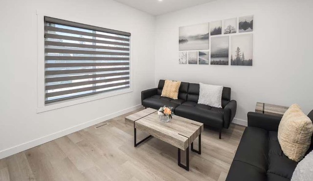 Spacious 3BR Duplex Near Downtown, By Stampede FREE Banff Pass Netflix