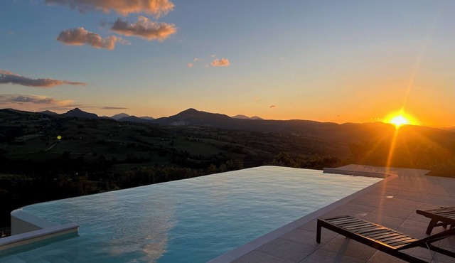 Spacious property with breathtaking view and infinity pool