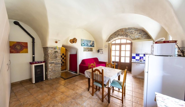 Spacious studio flat in the centre of Cipressa.