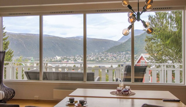 Spacious with a great view over Tromsø