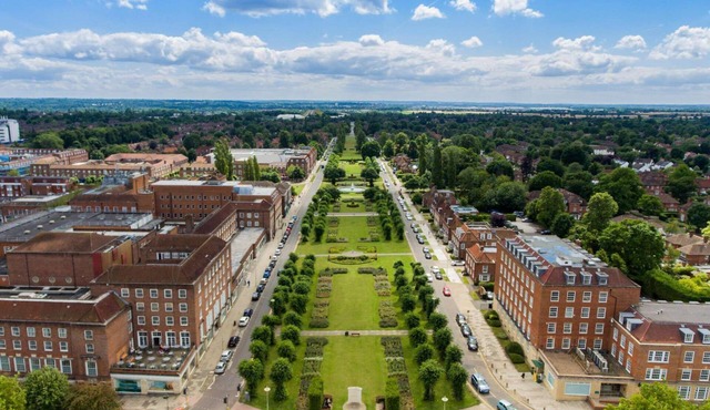 ✨Stunning 2 Bedroom Apartment in the Heart of Welwyn Garden City - Free parking