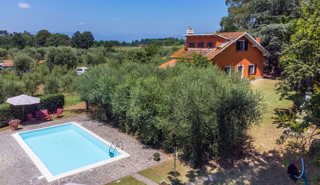 Stunning private villa for 6 guests with A/C, private pool, WIFI, TV and patio