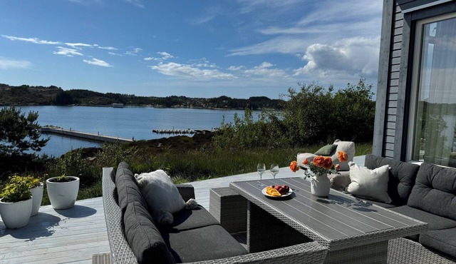 Summer cottage with large terrace and panoramic views
