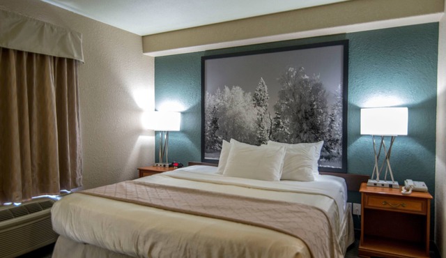 Super 8 by Wyndham Dauphin