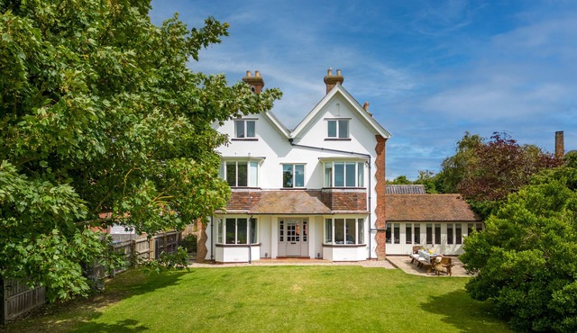 The Gables - Seven Bedroom House, Sleeps 14