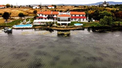 Thrassa Hotel