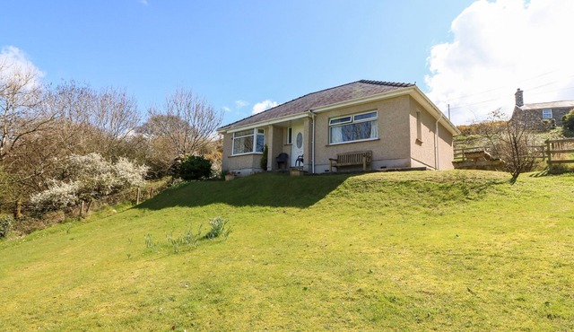 TIRIONFA, pet friendly, country holiday cottage in Talsarnau