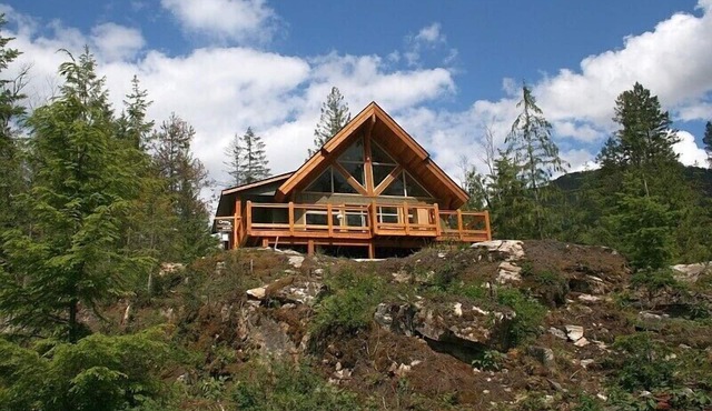 Valhalla Chalet Slocan Lake! Summer 2025 Avails! Ask for Winter Spring Specials!