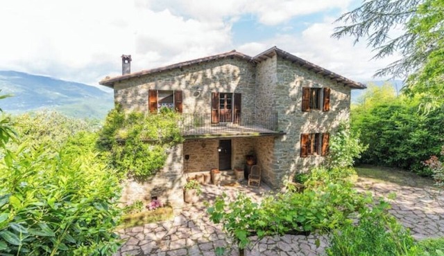 Villa Buriconti: Tranquil Countryside Oasis