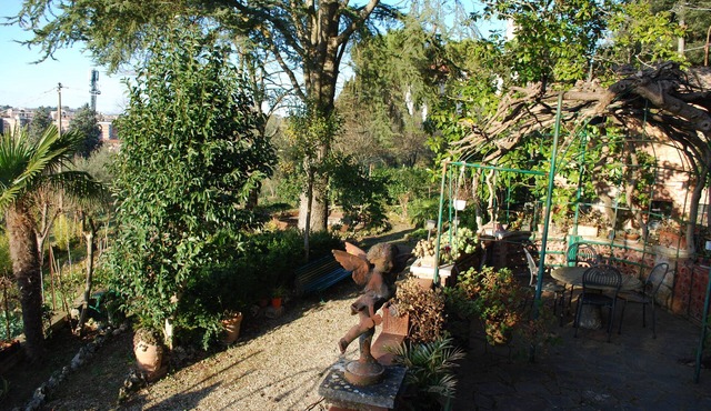 Villa "Colombaiolo di Marciano", 30 with garden and swimming pool near the center of Siena