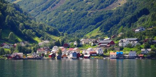 Visit Undredal
