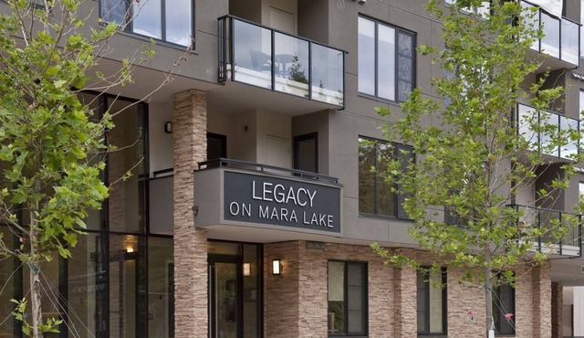 Water Front 3 Bedroom Condo on Mara Lake with Boat Slip
