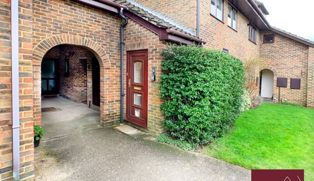 Wokingham - Maisonette, Communal Garden