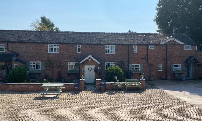 Crewe Apartment | Bank Farm Cottages