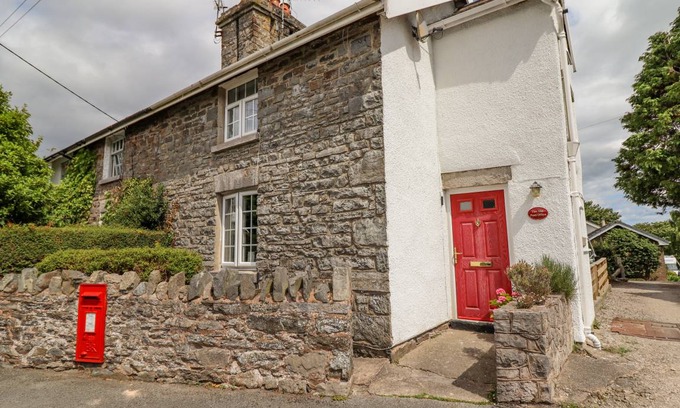 Colwyn Bay Cottage | Cabin ∙ 2 bedrooms ∙ 4 guests