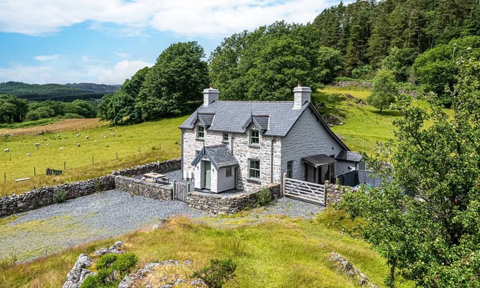 Snowdonia National Park Cottage | Cabin ∙ 3 bedrooms ∙ 6 guests