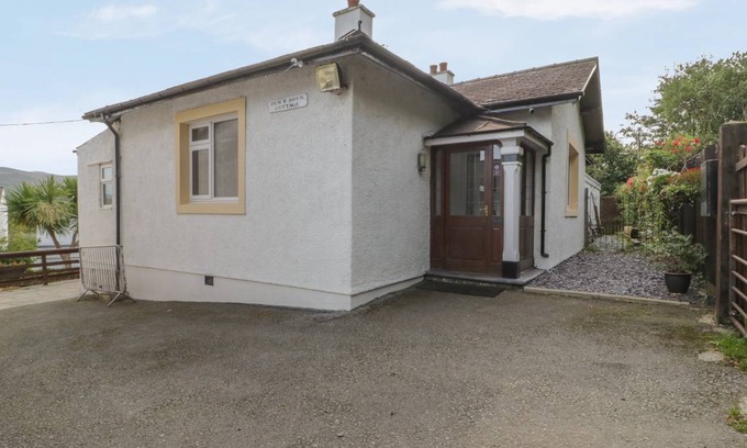 Bangor Cottage | Cabin ∙ 4 bedrooms ∙ 6 guests
