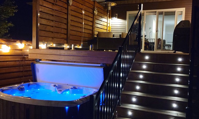 Port Stanley House | Lake House with Jacuzzi