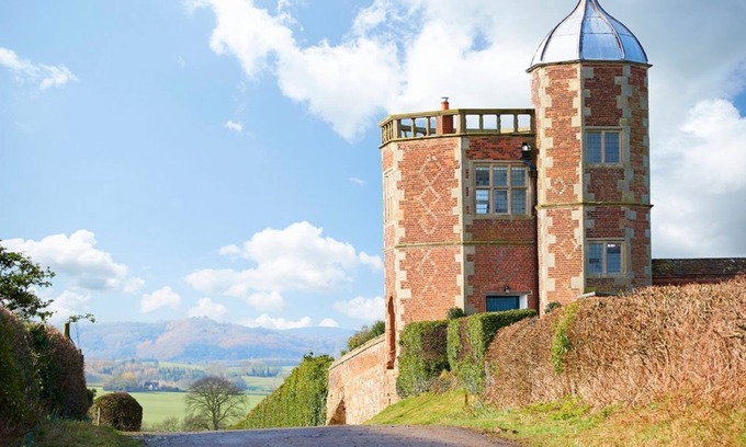 Eaton Mascott House | The Summer House, is a stunning historic retreat for couples, on the Raby Estate,