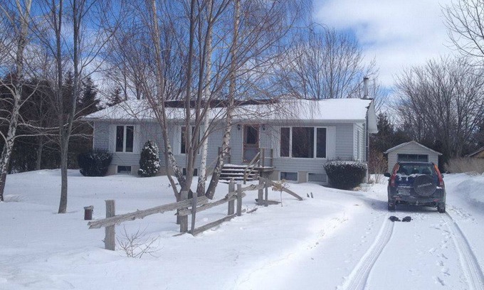 Port Albert House | Treed 1/2 Acre Retreat minutes from the beach with famous Lake Huron sunsets!