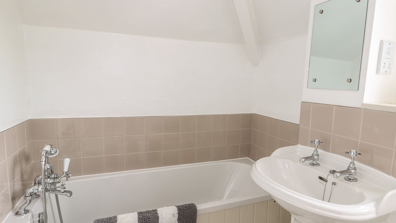 Photo of Bathroom in Longdon