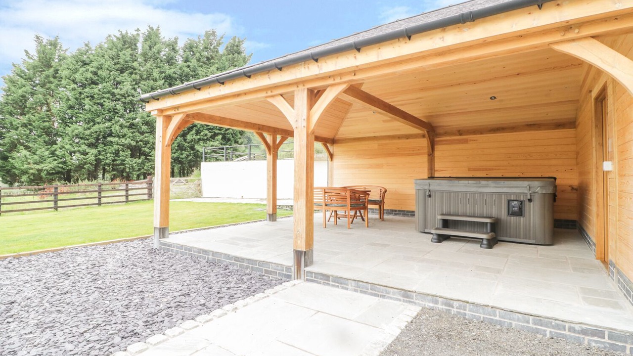 Photo of Patio Balcony in Cwmtirmynach