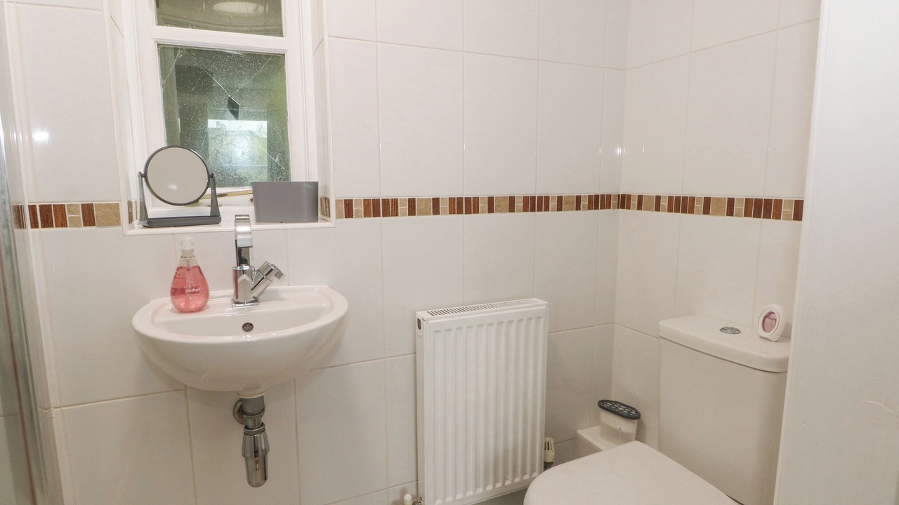 Photo of Bathroom in Hendrerwydd